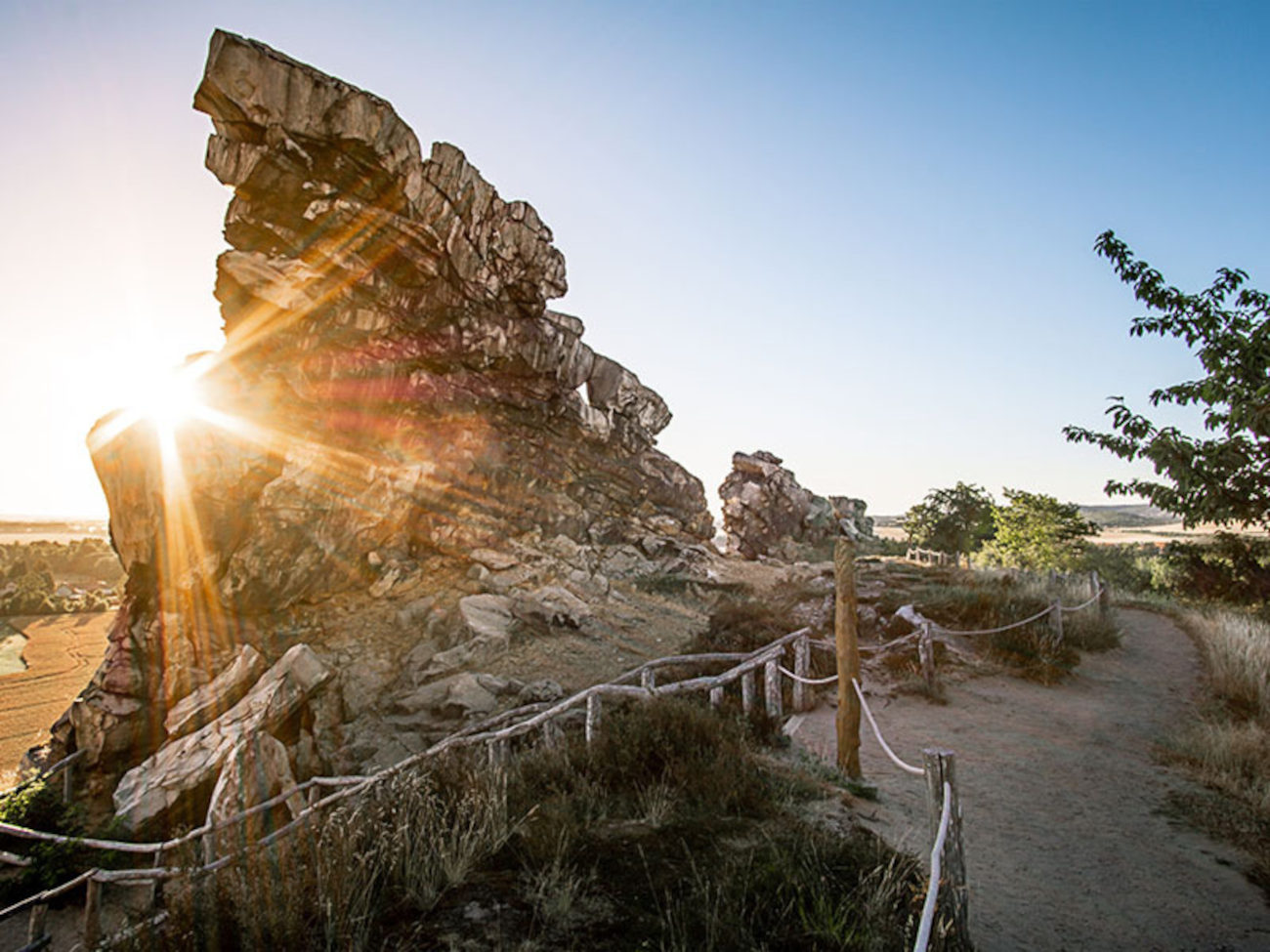 Sonnenaufgang im Harz über der Teufelsmauer