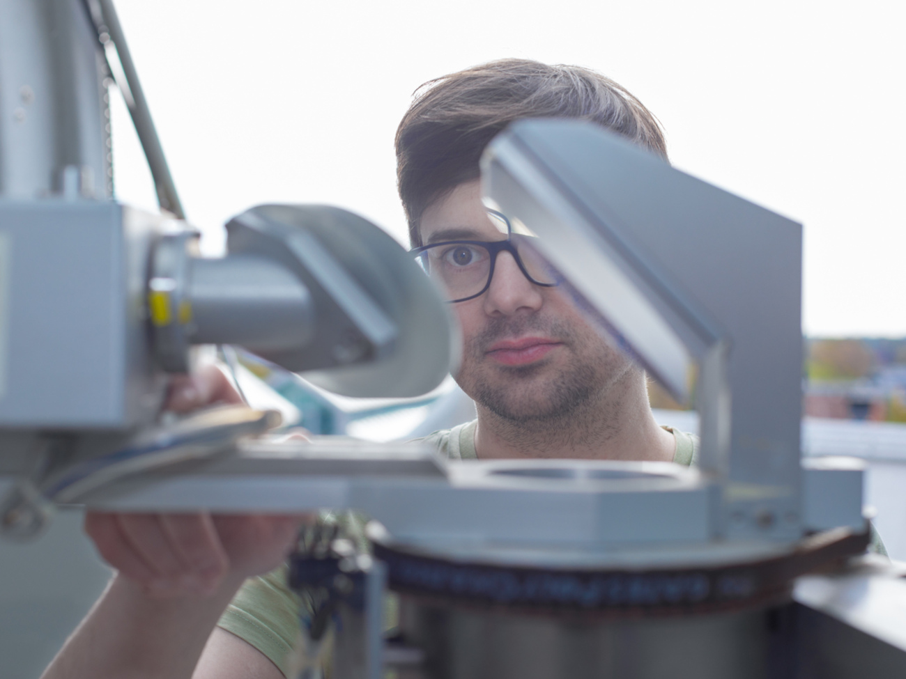 Winfried Markert adjusting the solar tracker