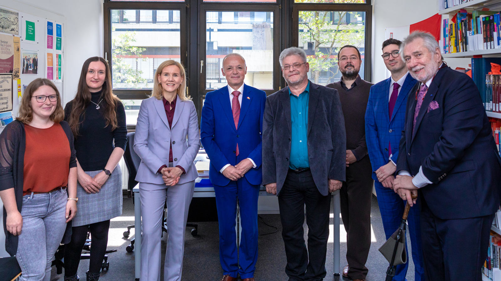 Gruppenbild in der Malta-Bibliothek