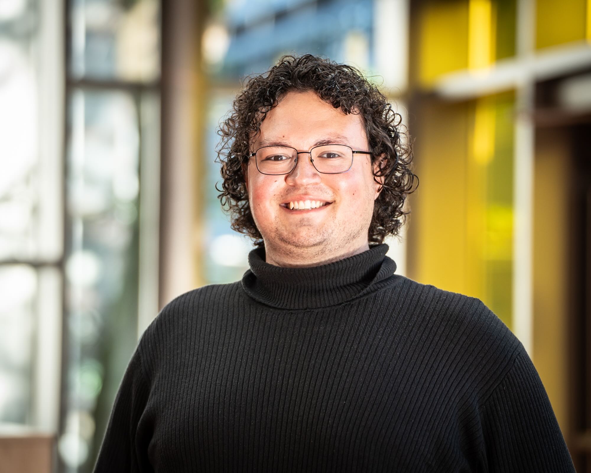 A portrait photo of Deniz.