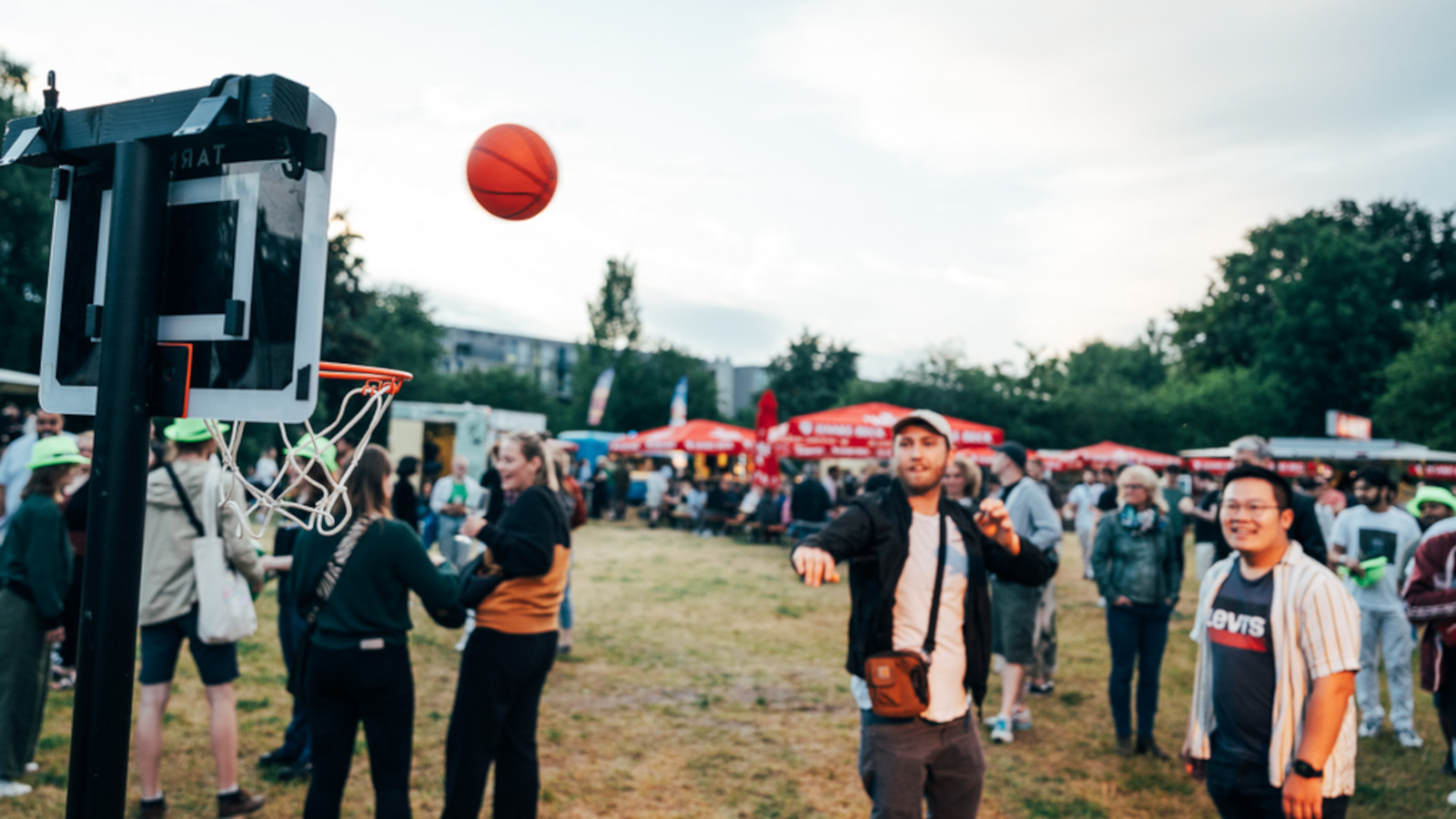 People playing basketball at Bremen NEXT