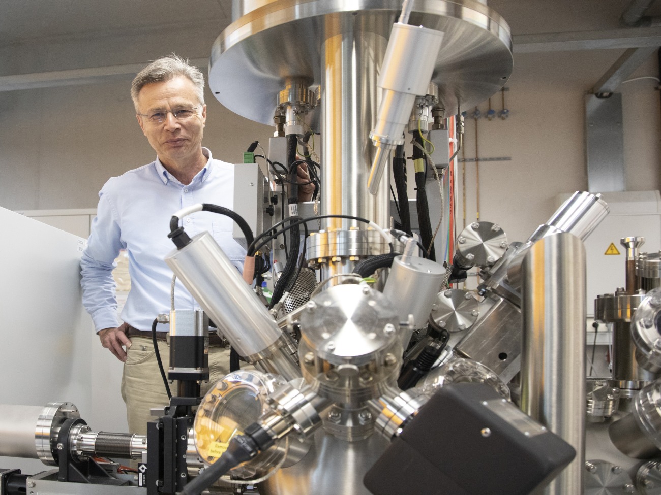 A man stands behind a mental machine.