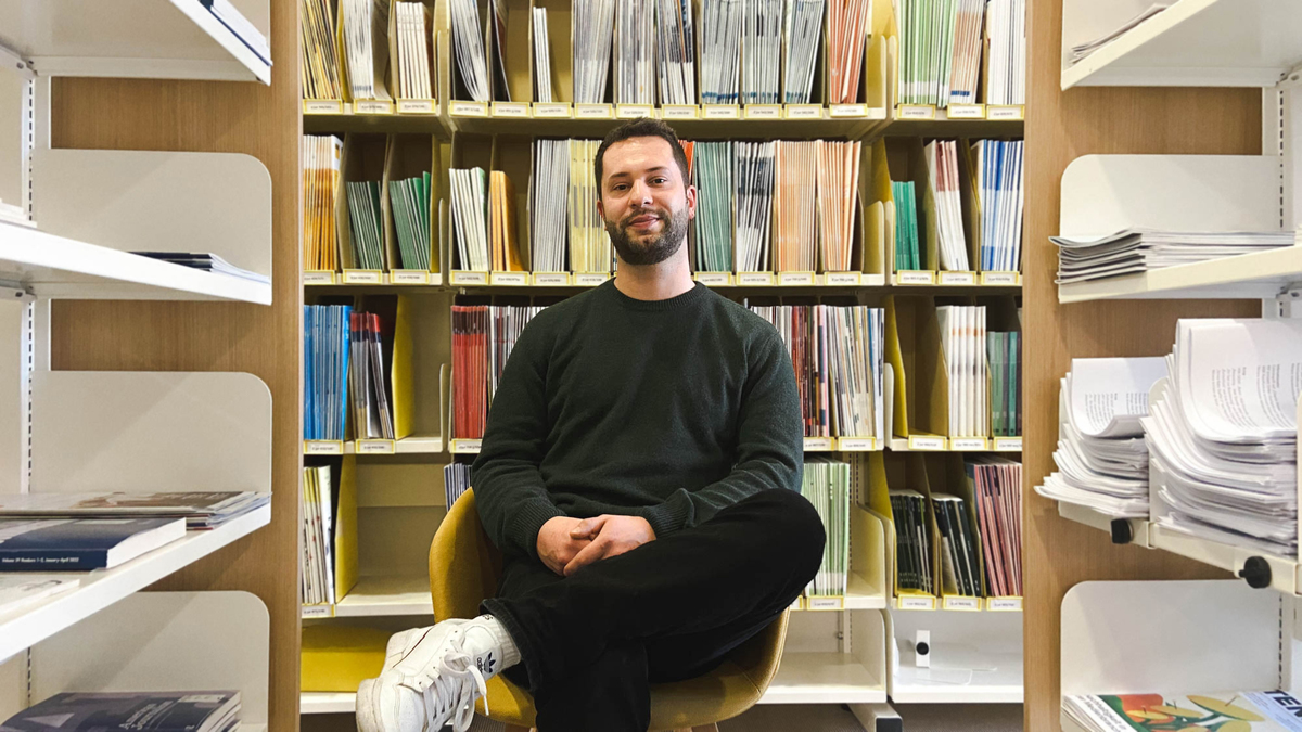 Jacob Chilinski in front of a bookshelf